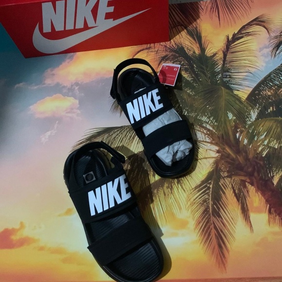 REMOVING  Brand New Women Nike Tanjun sandals 9 - Picture 2 of 10